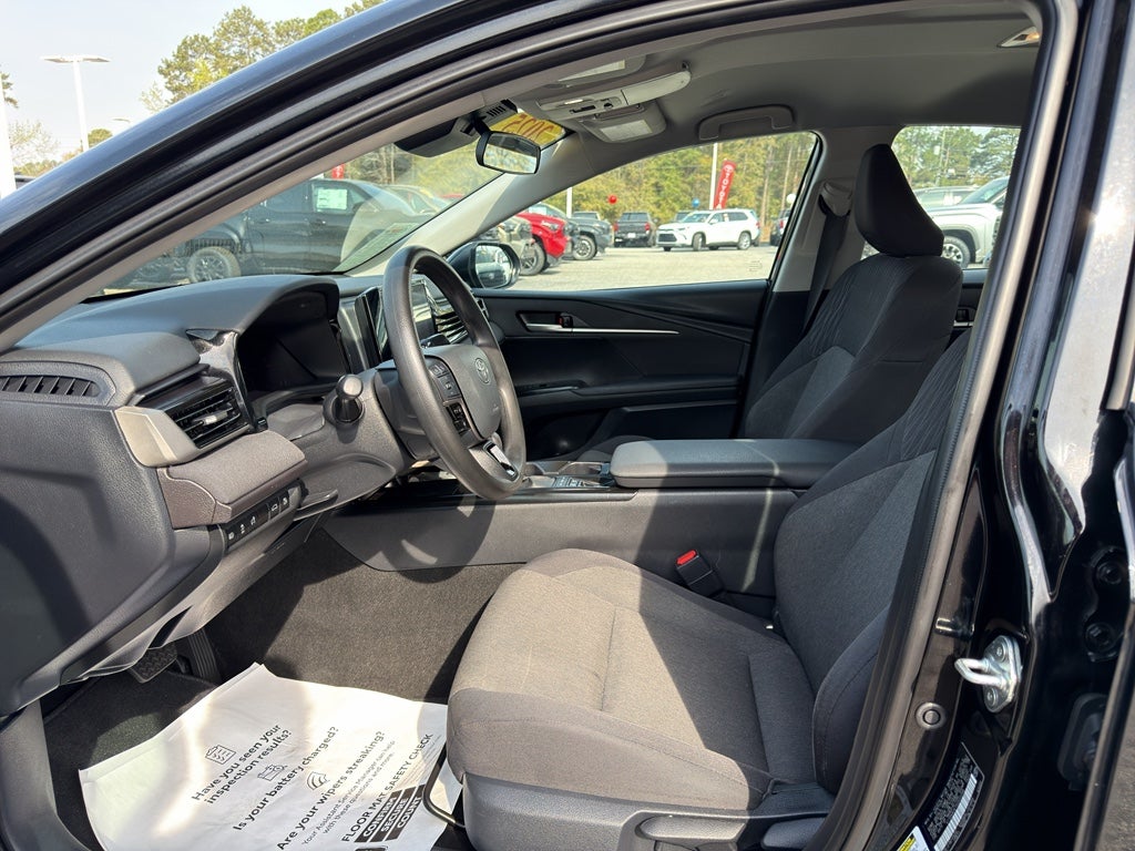 2025 Toyota Camry Hybrid LE