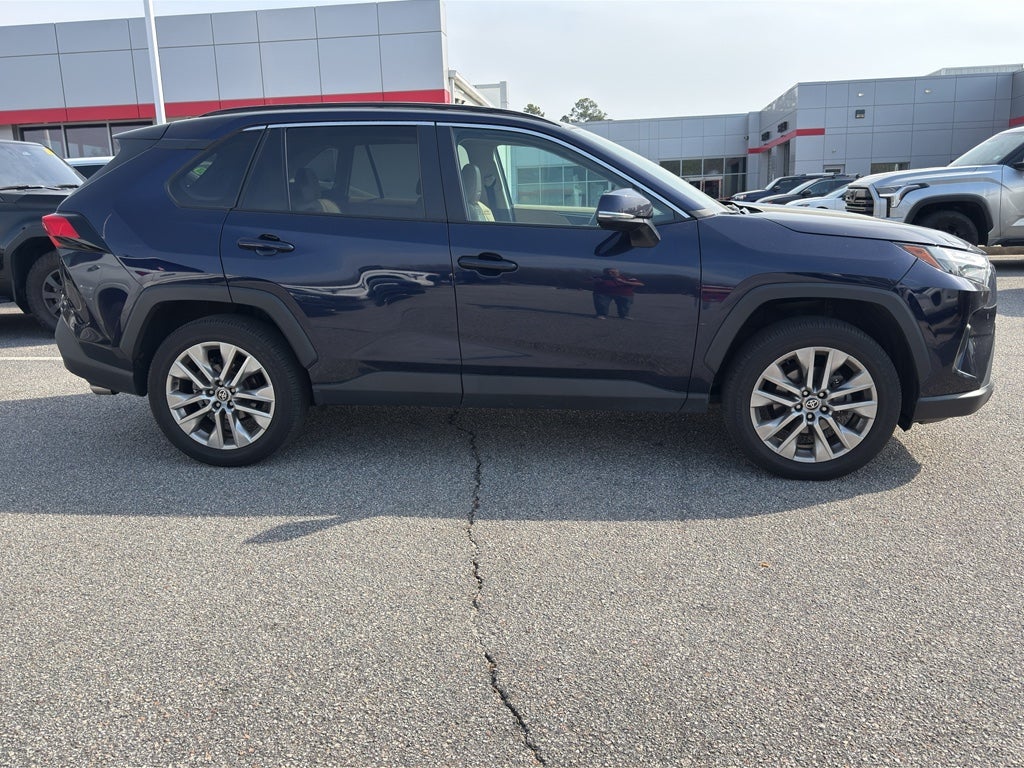 2025 Toyota Camry Hybrid LE