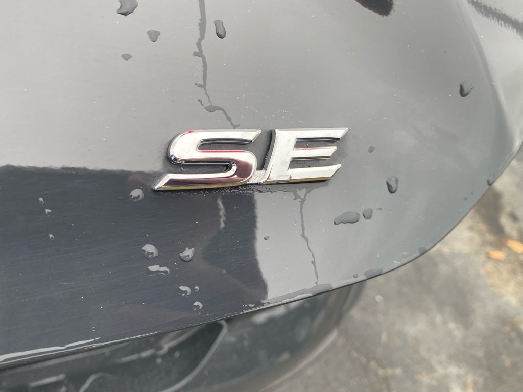 2025 Toyota Camry Hybrid SE