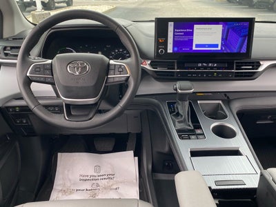 2025 Toyota Sienna XLE 8 Passenger