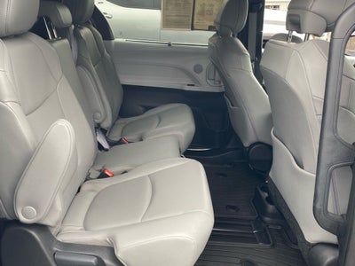 2025 Toyota Sienna XLE 8 Passenger