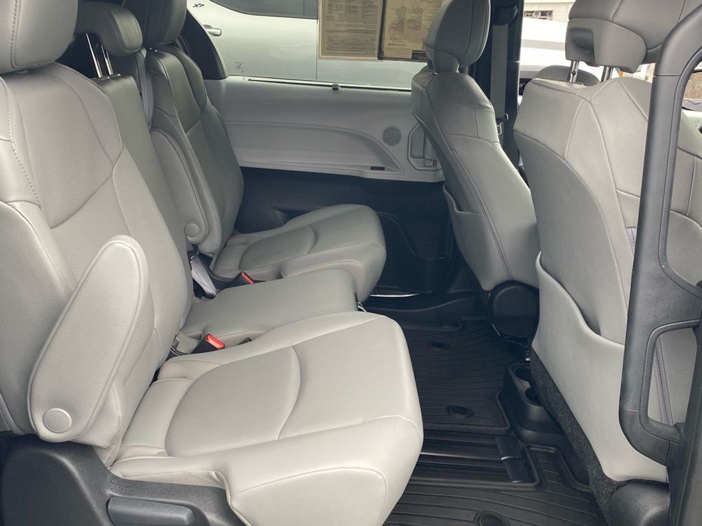 2025 Toyota Sienna XLE 8 Passenger