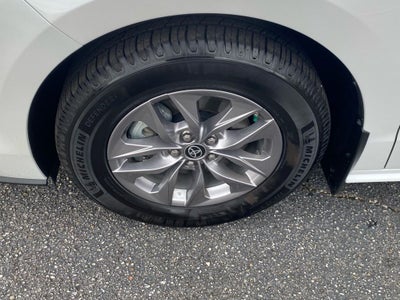 2025 Toyota Sienna XLE 8 Passenger