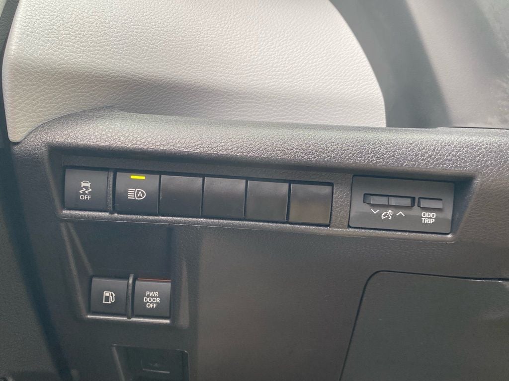 2025 Toyota Sienna XLE 8 Passenger