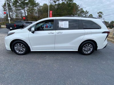 2025 Toyota Sienna XLE 8 Passenger