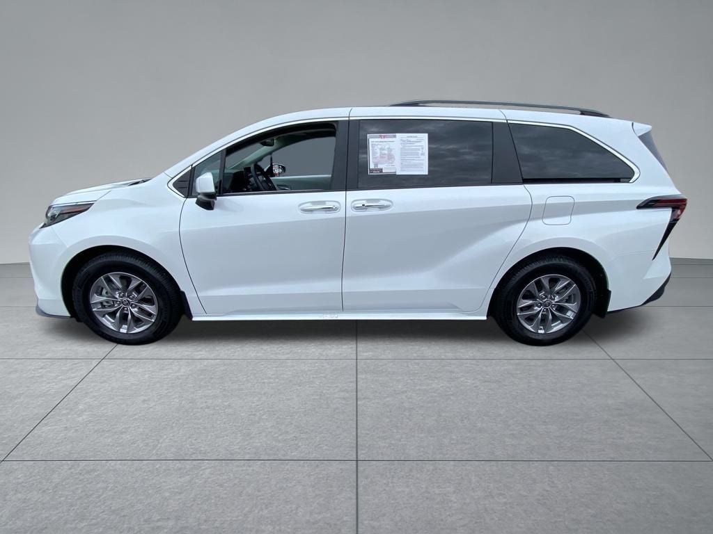 2025 Toyota Sienna XLE 8 Passenger