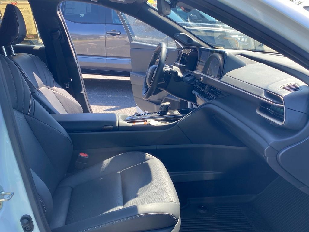 2025 Toyota Crown Signia Limited
