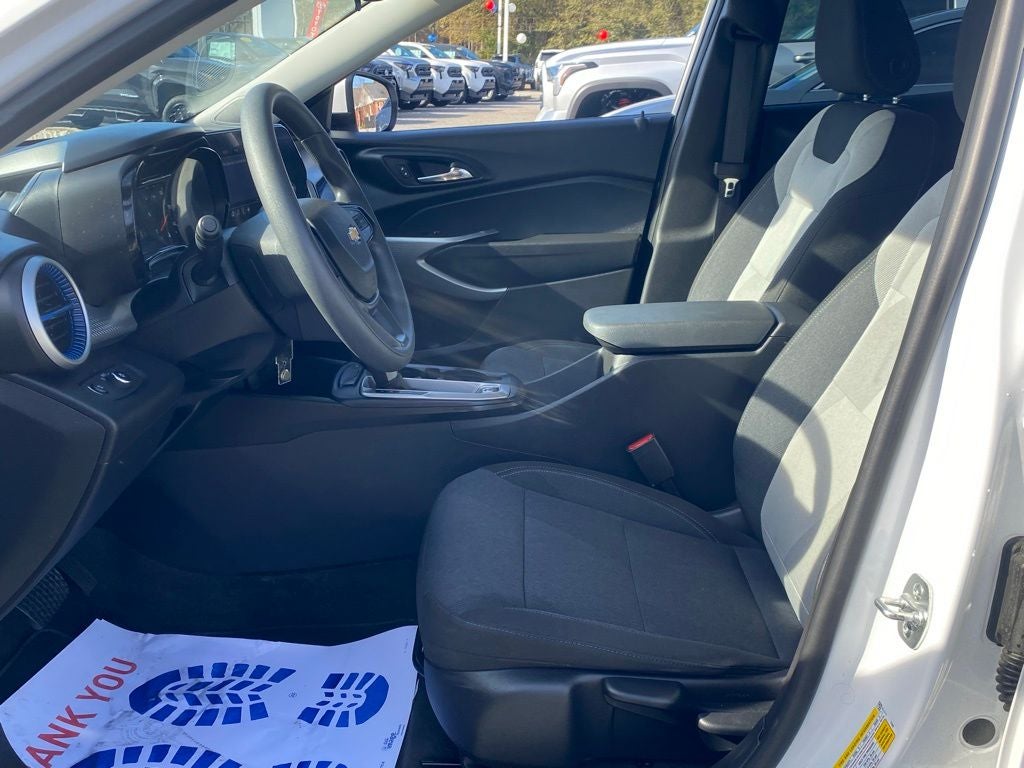 2025 Chevrolet Trax LS