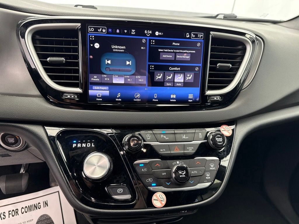 2025 Chrysler Pacifica Select