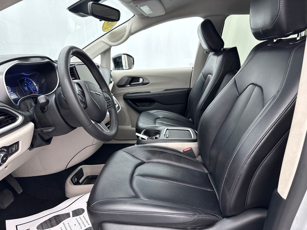 2024 Chrysler Pacifica Hybrid Select