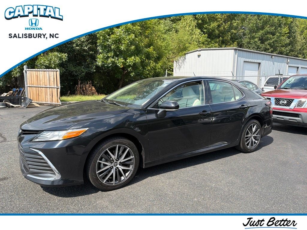 2022 Toyota Camry Hybrid XLE