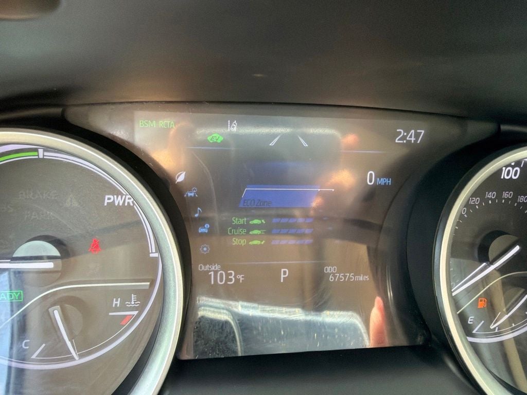 2022 Toyota Camry Hybrid XLE