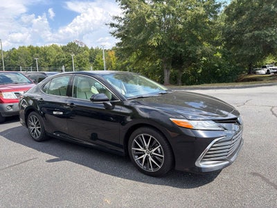2022 Toyota Camry Hybrid XLE