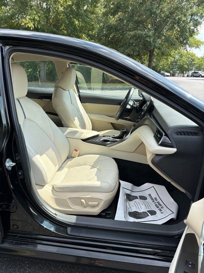 2022 Toyota Camry Hybrid XLE