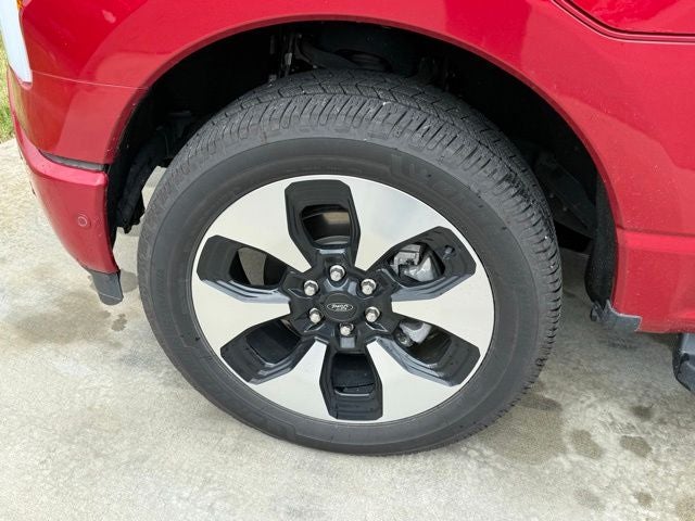 2022 Ford F-150 Lightning Platinum