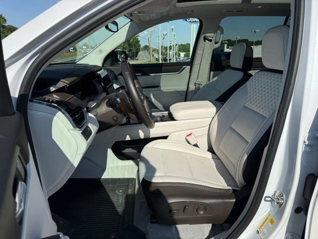 2024 GMC Acadia Denali