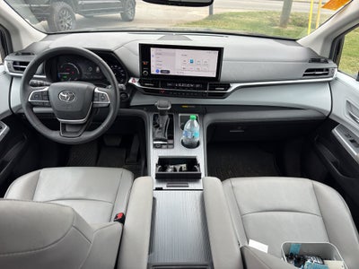 2025 Toyota Sienna XLE