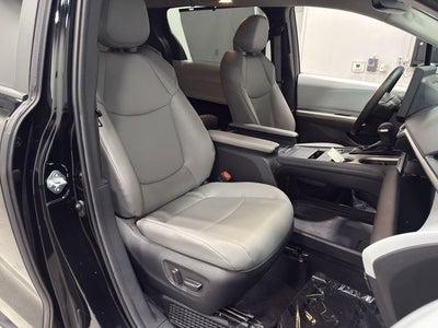 2025 Toyota Sienna XLE 8 Passenger