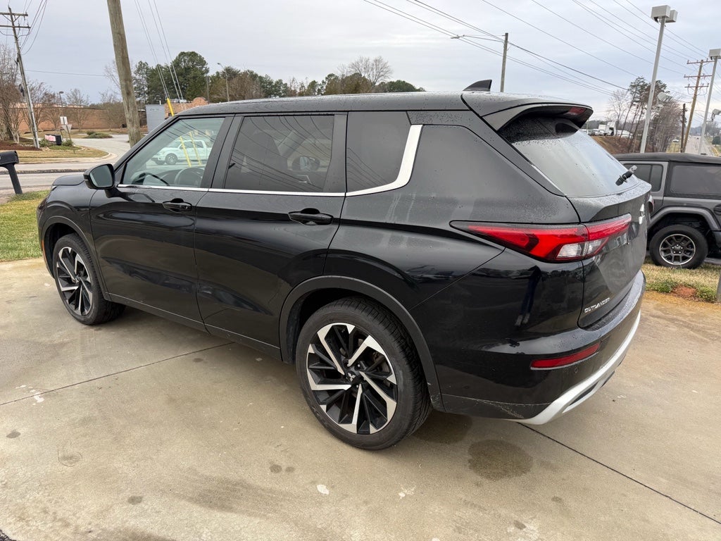 2024 Mitsubishi Outlander SE