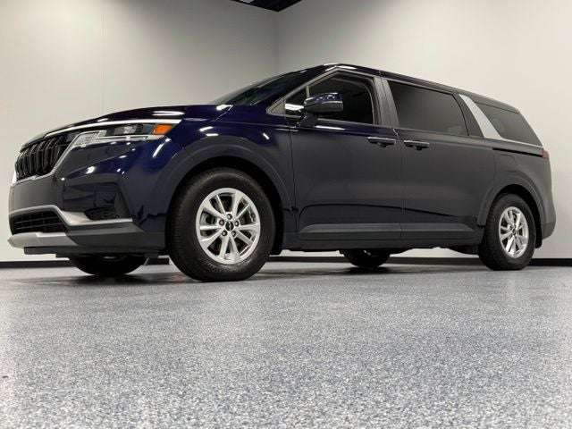 2023 Kia Carnival LX