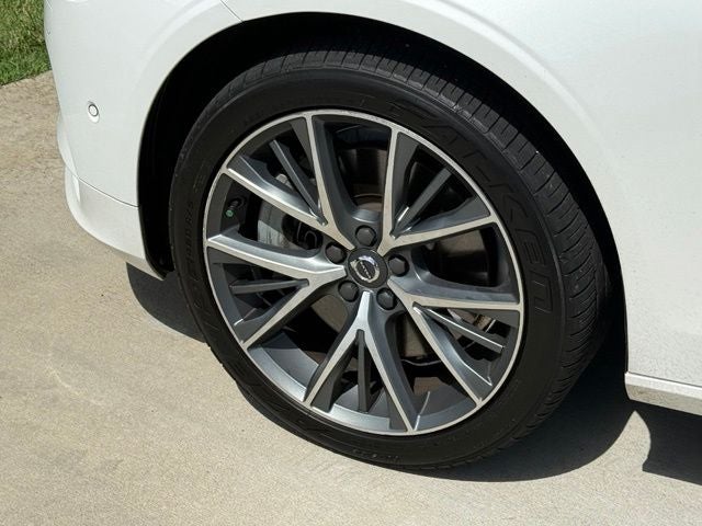 2017 Volvo S90 T6 Momentum