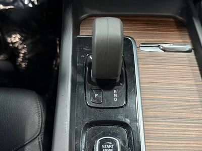 2022 Volvo XC60 B5 Momentum