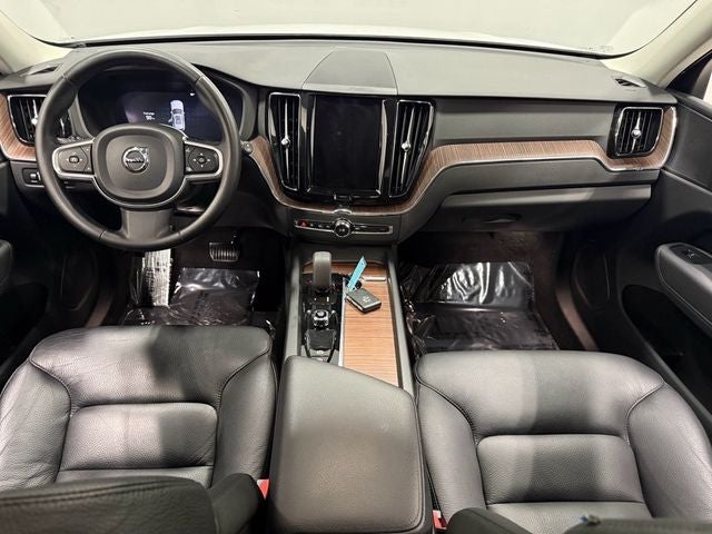 2022 Volvo XC60 B5 Momentum