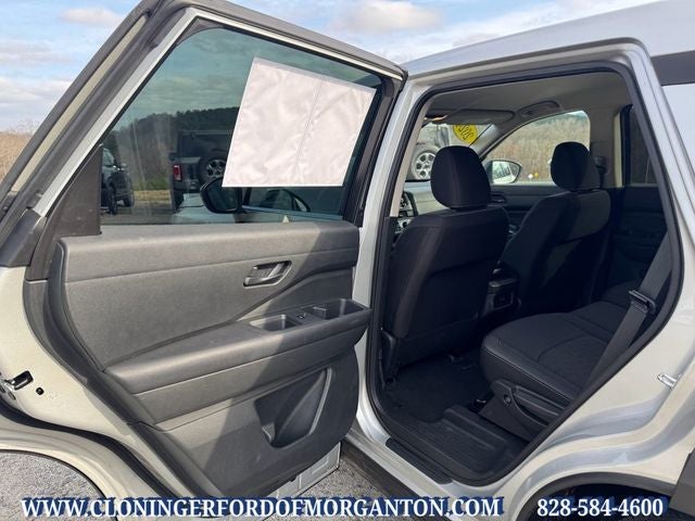 2024 Nissan Pathfinder S