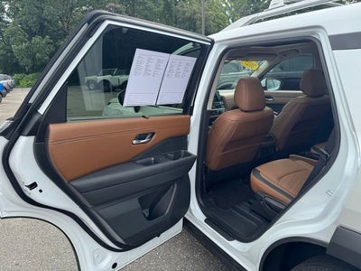 2025 Nissan Pathfinder Platinum