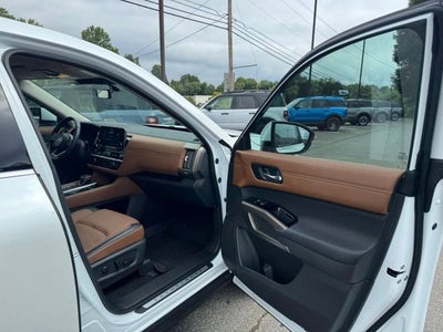2025 Nissan Pathfinder Platinum