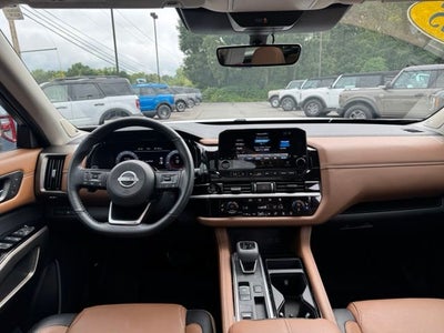 2025 Nissan Pathfinder Platinum