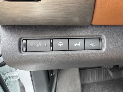 2025 Nissan Pathfinder Platinum