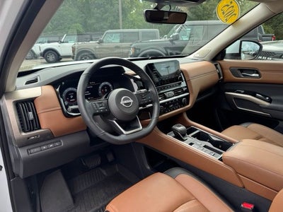 2025 Nissan Pathfinder Platinum