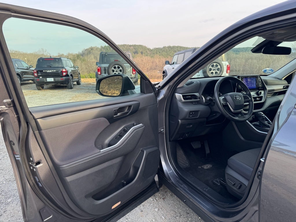 2024 Toyota Highlander LE