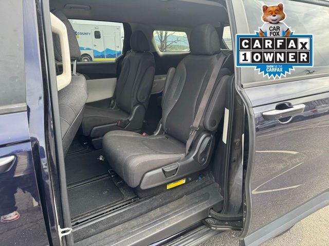 2023 Kia Carnival LX