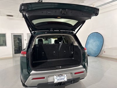 2023 Nissan Pathfinder Platinum