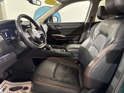 2023 Nissan Pathfinder Platinum