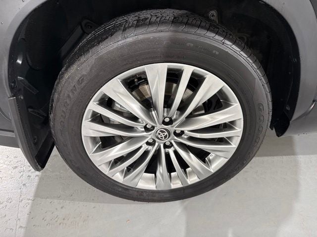 2025 Toyota Highlander Platinum