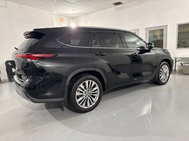 2025 Toyota Highlander Platinum