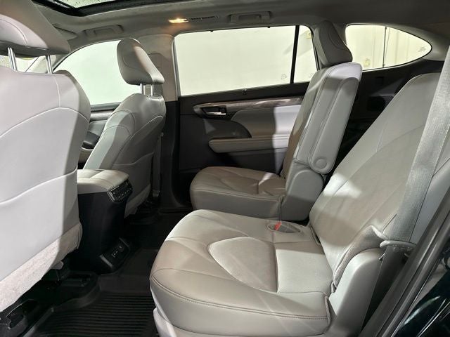 2025 Toyota Highlander Platinum