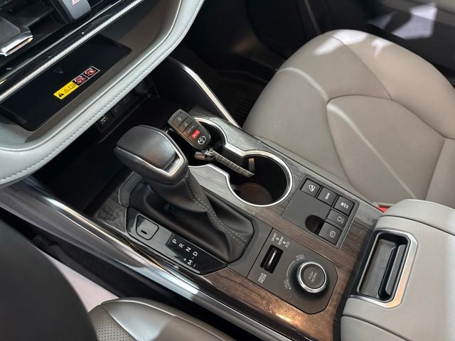 2025 Toyota Highlander Platinum