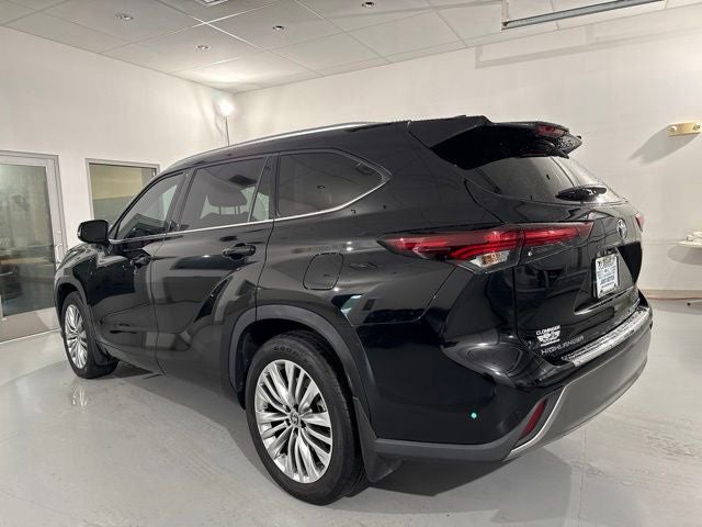 2025 Toyota Highlander Platinum
