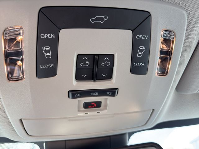 2025 Toyota Sienna XLE 8 Passenger