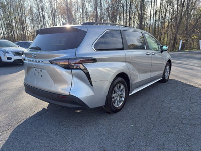 2025 Toyota Sienna XLE
