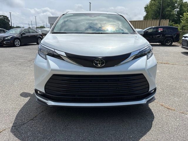2026 Toyota Sienna XLE 8 Passenger