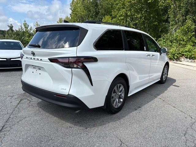 2026 Toyota Sienna XLE 8 Passenger